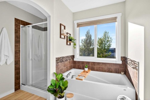1346 Kings Heights Way Se, Airdrie, AB - Indoor Photo Showing Bathroom