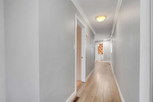 314 8 Avenue Ne, Calgary, AB - Indoor Photo Showing Other Room