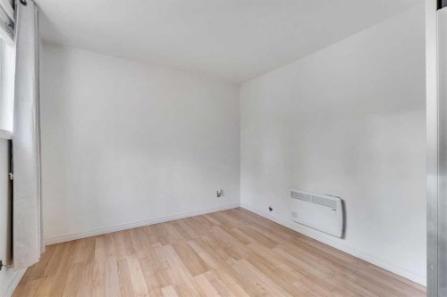 314 8 Avenue Ne, Calgary, AB - Indoor Photo Showing Other Room