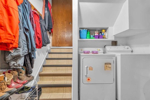 7840 21A Street Se, Calgary, AB - Indoor Photo Showing Laundry Room