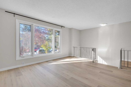 7840 21A Street Se, Calgary, AB - Indoor Photo Showing Other Room