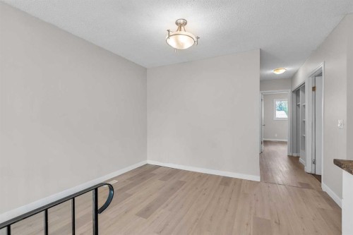 7840 21A Street Se, Calgary, AB - Indoor Photo Showing Other Room