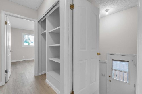 7840 21A Street Se, Calgary, AB - Indoor Photo Showing Other Room