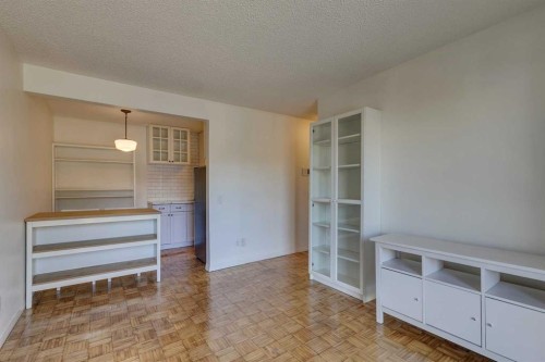 304-2140 17A Street Sw, Calgary, AB - Indoor Photo Showing Other Room