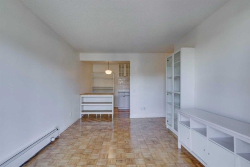 304-2140 17A Street Sw, Calgary, AB - Indoor Photo Showing Other Room