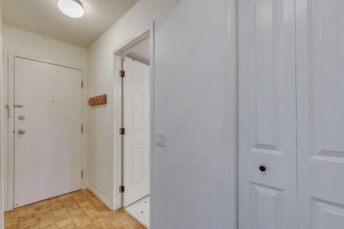 304-2140 17A Street Sw, Calgary, AB - Indoor Photo Showing Other Room
