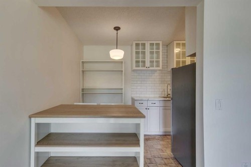 304-2140 17A Street Sw, Calgary, AB - Indoor Photo Showing Other Room