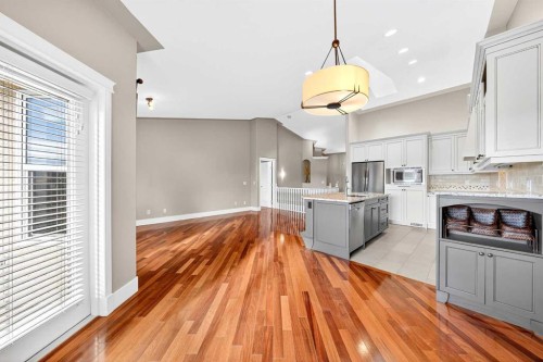 80 Sierra Morena Landing Sw, Calgary, AB - Indoor Photo Showing Kitchen