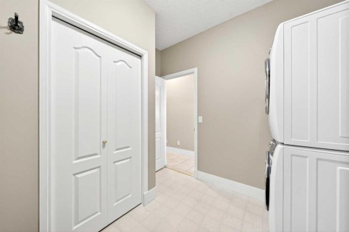 80 Sierra Morena Landing Sw, Calgary, AB - Indoor Photo Showing Other Room