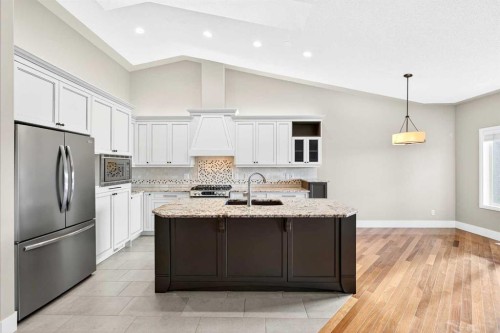 80 Sierra Morena Landing Sw, Calgary, AB - Indoor Photo Showing Kitchen