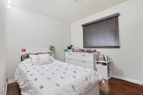 419 Whiteview Close Ne, Calgary, AB - Indoor Photo Showing Bedroom