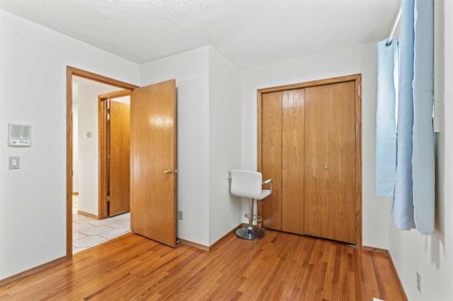 1024 Santana Road Nw, Calgary, AB - Indoor Photo Showing Other Room