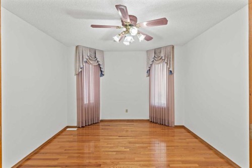 1024 Santana Road Nw, Calgary, AB - Indoor Photo Showing Other Room