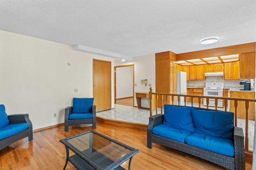 1024 Santana Road Nw, Calgary, AB - Indoor Photo Showing Living Room