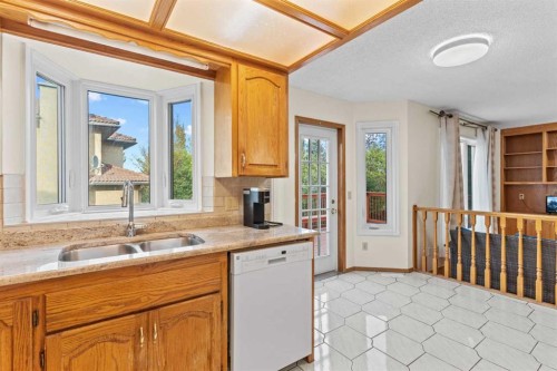 1024 Santana Road Nw, Calgary, AB - Indoor Photo Showing Kitchen With Double Sink
