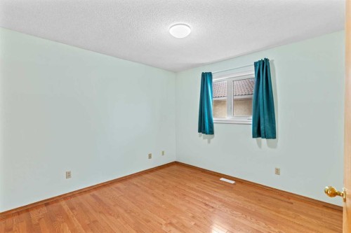 1024 Santana Road Nw, Calgary, AB - Indoor Photo Showing Other Room