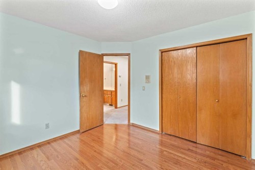 1024 Santana Road Nw, Calgary, AB - Indoor Photo Showing Other Room