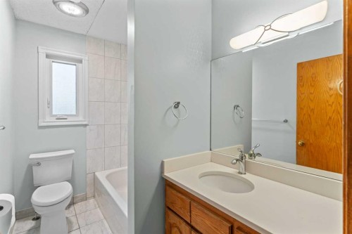1024 Santana Road Nw, Calgary, AB - Indoor Photo Showing Bathroom