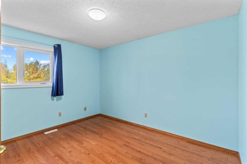 1024 Santana Road Nw, Calgary, AB - Indoor Photo Showing Other Room