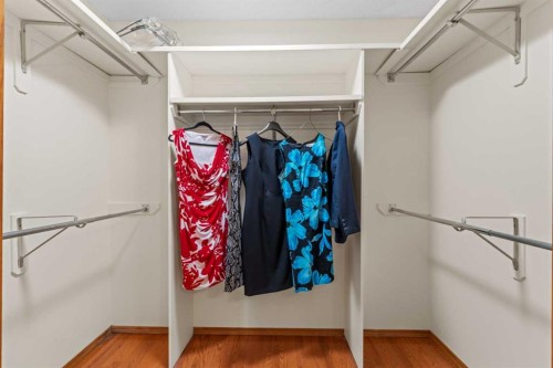 1024 Santana Road Nw, Calgary, AB - Indoor With Storage