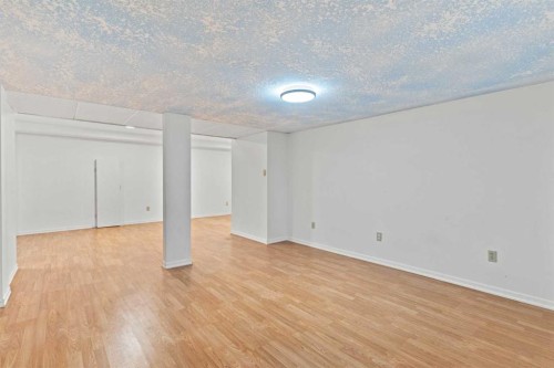 1024 Santana Road Nw, Calgary, AB - Indoor Photo Showing Other Room