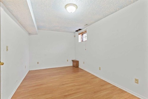 1024 Santana Road Nw, Calgary, AB - Indoor Photo Showing Other Room