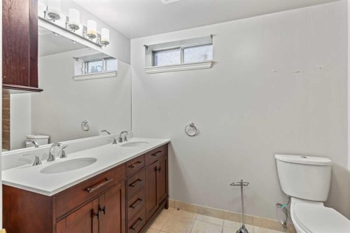 1024 Santana Road Nw, Calgary, AB - Indoor Photo Showing Bathroom