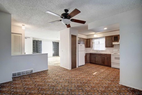 4108 13 Avenue Ne, Calgary, AB - Indoor Photo Showing Kitchen