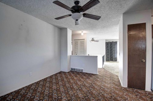 4108 13 Avenue Ne, Calgary, AB - Indoor Photo Showing Other Room