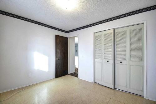 4108 13 Avenue Ne, Calgary, AB - Indoor Photo Showing Other Room