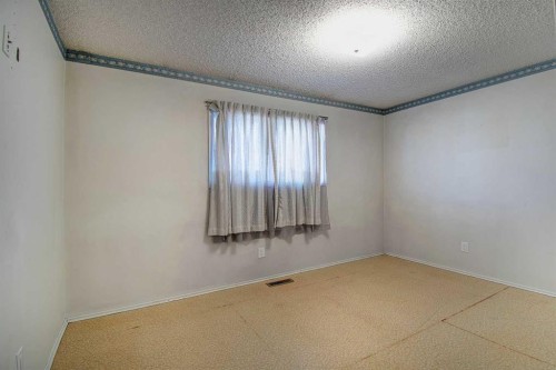 4108 13 Avenue Ne, Calgary, AB - Indoor Photo Showing Other Room