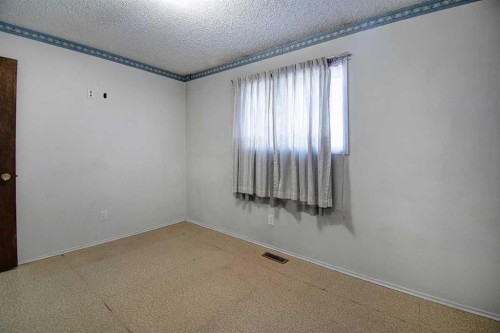 4108 13 Avenue Ne, Calgary, AB - Indoor Photo Showing Other Room
