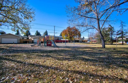 4108 13 Avenue Ne, Calgary, AB - Outdoor