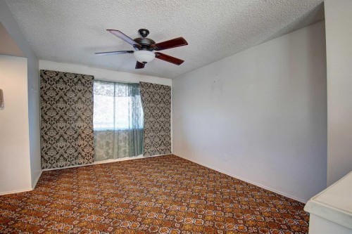 4108 13 Avenue Ne, Calgary, AB - Indoor Photo Showing Other Room