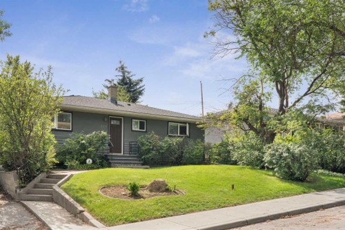 439 Hendon Drive Nw, Calgary, AB - Outdoor