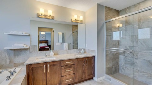 343 Hillcrest Heights Sw, Airdrie, AB - Indoor Photo Showing Bathroom