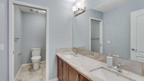 343 Hillcrest Heights Sw, Airdrie, AB - Indoor Photo Showing Bathroom
