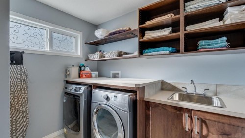 343 Hillcrest Heights Sw, Airdrie, AB - Indoor Photo Showing Laundry Room