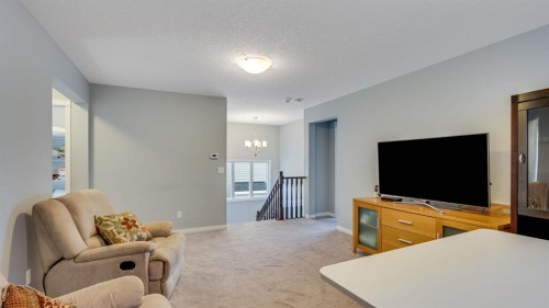 343 Hillcrest Heights Sw, Airdrie, AB - Indoor Photo Showing Living Room