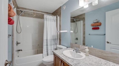 343 Hillcrest Heights Sw, Airdrie, AB - Indoor Photo Showing Bathroom