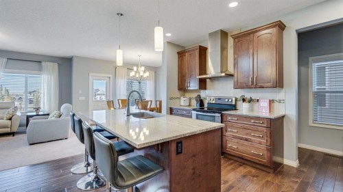 343 Hillcrest Heights Sw, Airdrie, AB - Indoor Photo Showing Kitchen