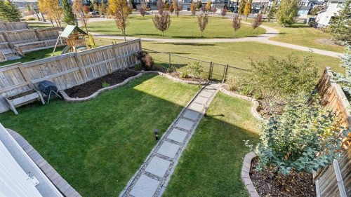343 Hillcrest Heights Sw, Airdrie, AB - Outdoor