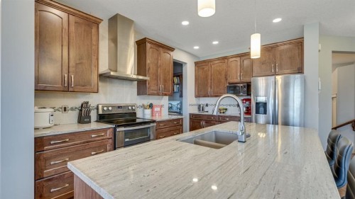 343 Hillcrest Heights Sw, Airdrie, AB - Indoor Photo Showing Kitchen With Double Sink With Upgraded Kitchen