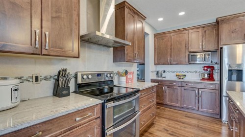343 Hillcrest Heights Sw, Airdrie, AB - Indoor Photo Showing Kitchen