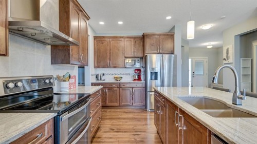 343 Hillcrest Heights Sw, Airdrie, AB - Indoor Photo Showing Kitchen With Double Sink With Upgraded Kitchen