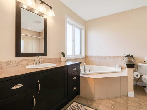 50 Elgin Meadows Green Se, Calgary, AB - Indoor Photo Showing Bathroom