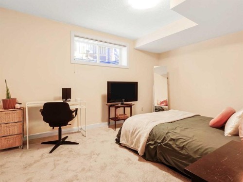 50 Elgin Meadows Green Se, Calgary, AB - Indoor Photo Showing Bedroom