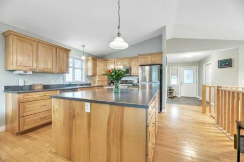 196 Camden Place, Strathmore, AB - Indoor Photo Showing Kitchen