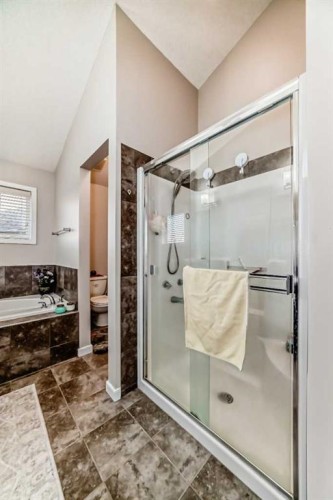 28 Panton Court Nw, Calgary, AB - Indoor Photo Showing Bathroom