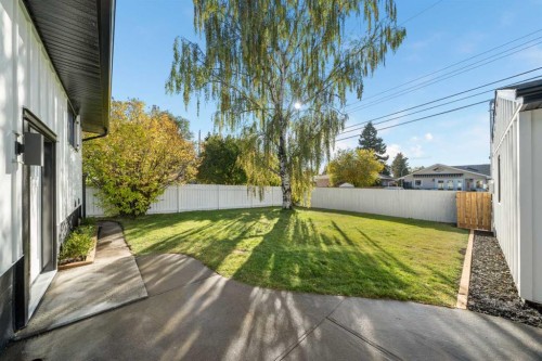 124 Gainsborough Drive Sw, Calgary, AB - Outdoor